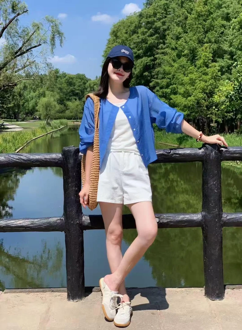 【仰望星空】夏季时尚克莱因蓝色衬衫上衣白色吊带高腰白色短裤套装