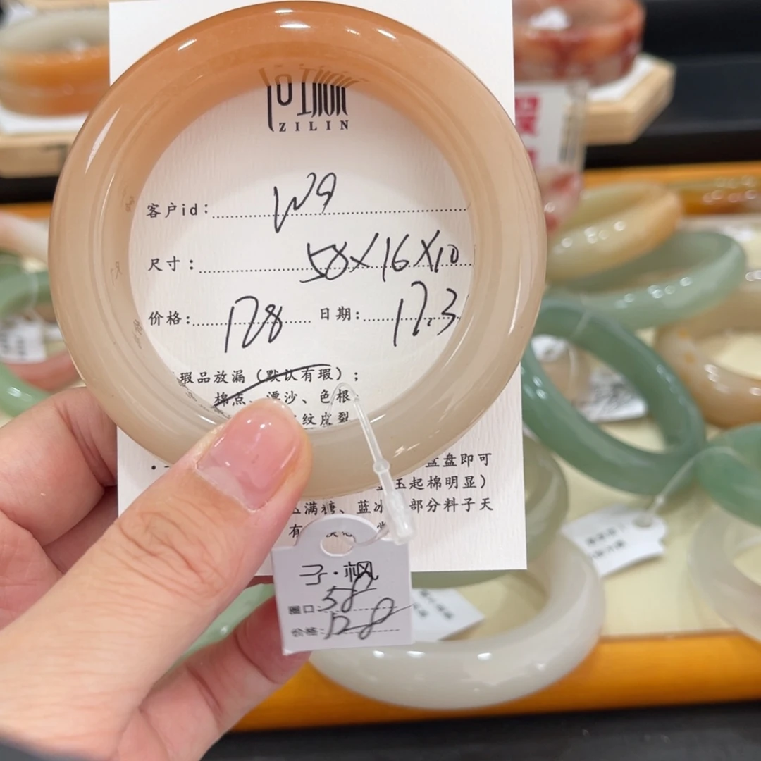 未镶嵌手镯石英质玉w****i
