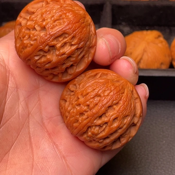 文玩核桃把件秦岭野生核桃