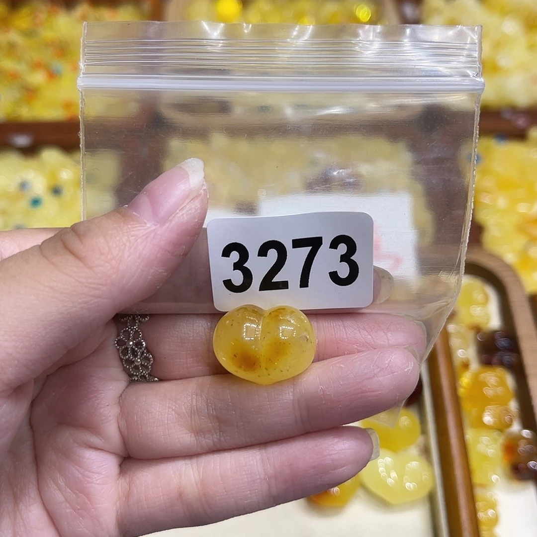 琥珀未镶嵌颈饰蜜蜡