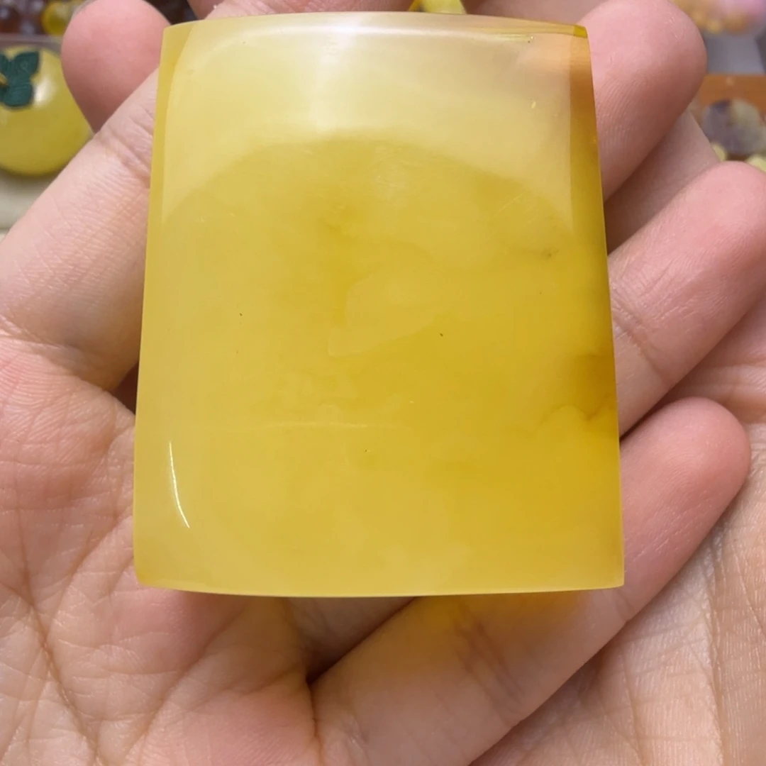 蜜蜡未镶嵌珠宝奇石