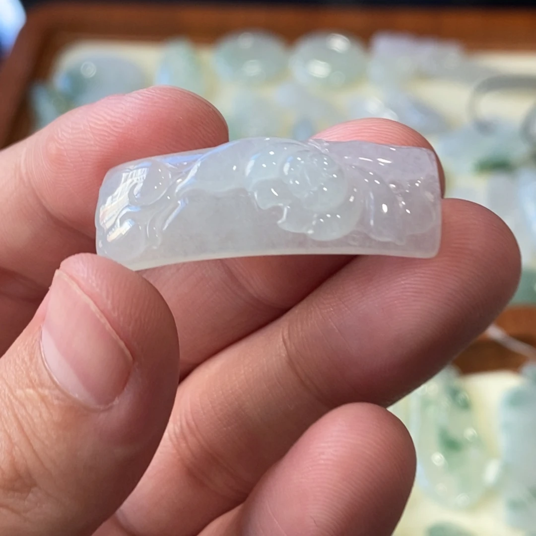 翡翠未镶嵌颈饰1111