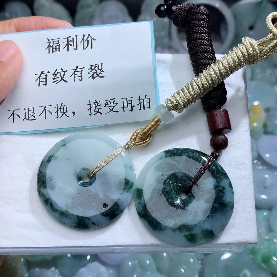 翡翠未镶嵌颈饰1。