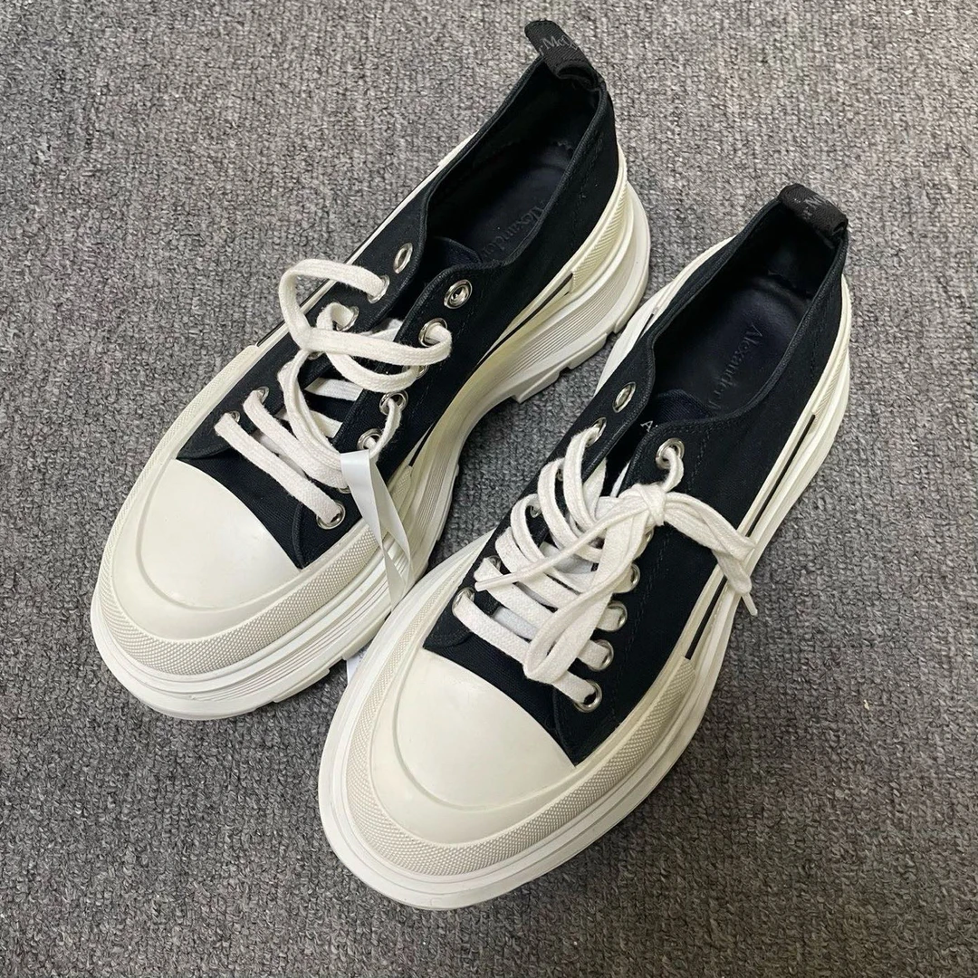 95新 Alexander McQueen/亚历山大·麦昆 系带马丁靴  40码/3686