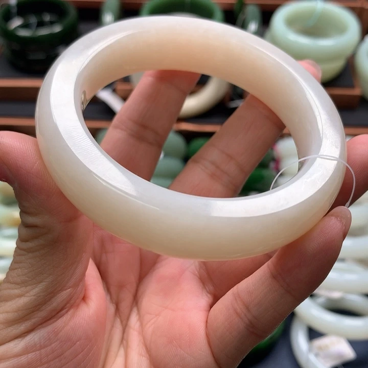 【闪购商品】未镶嵌手镯和田玉33