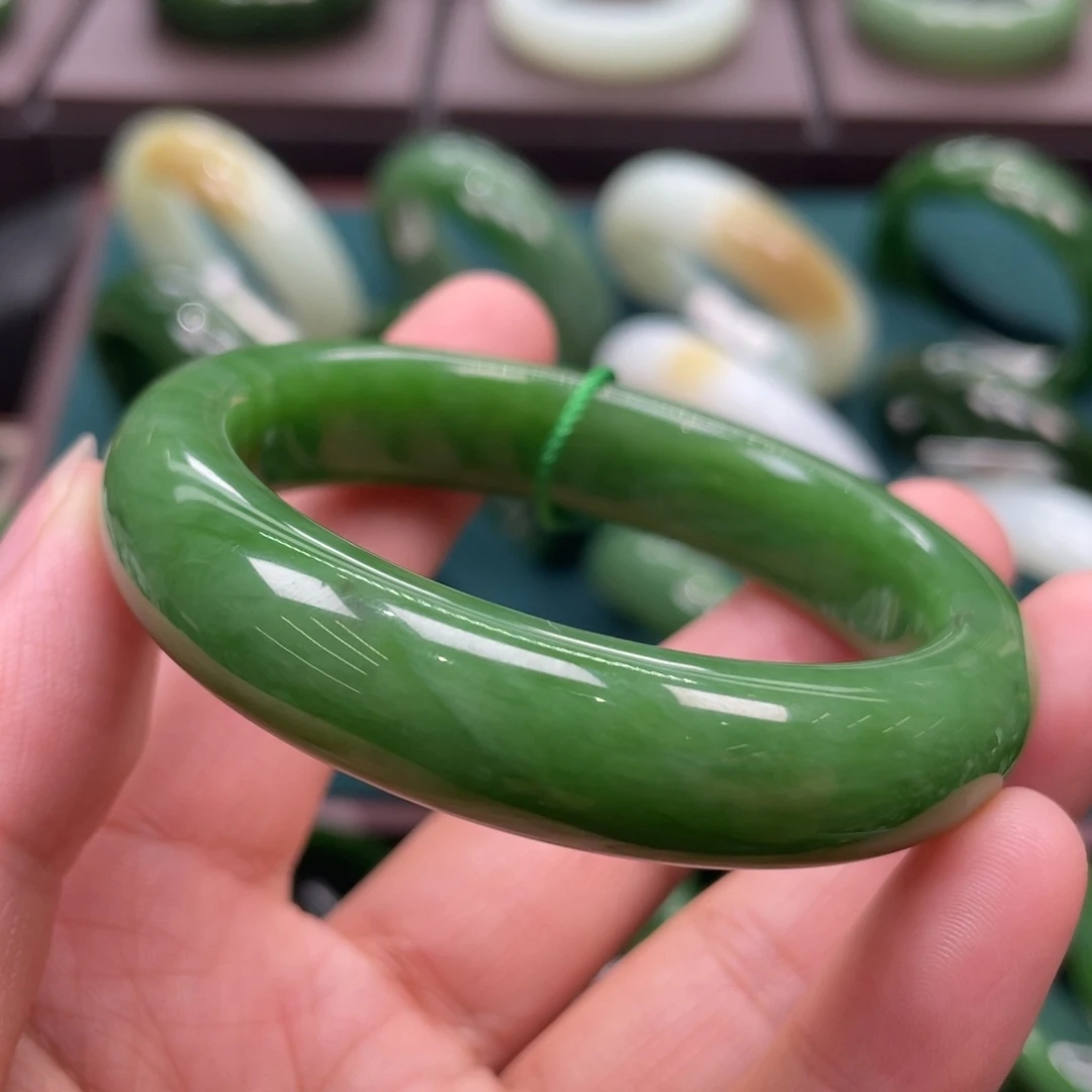 和田玉（碧玉）未镶嵌手镯
