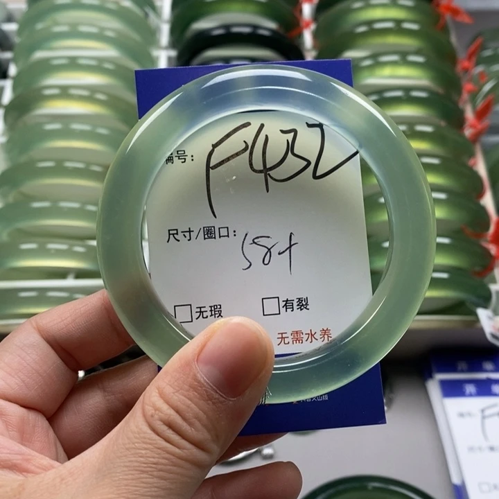 蛇纹石玉手镯未镶嵌米****天