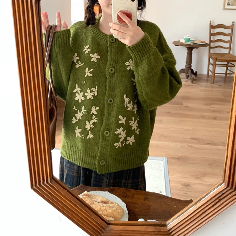 针织绣花加厚森系复古奶系穿搭秋季软糯毛衣外套女开衫慵懒