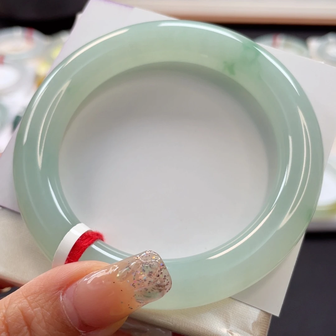 【闪购商品】翡翠手镯未镶嵌56芙蓉底甜绿飘花无棉感35号