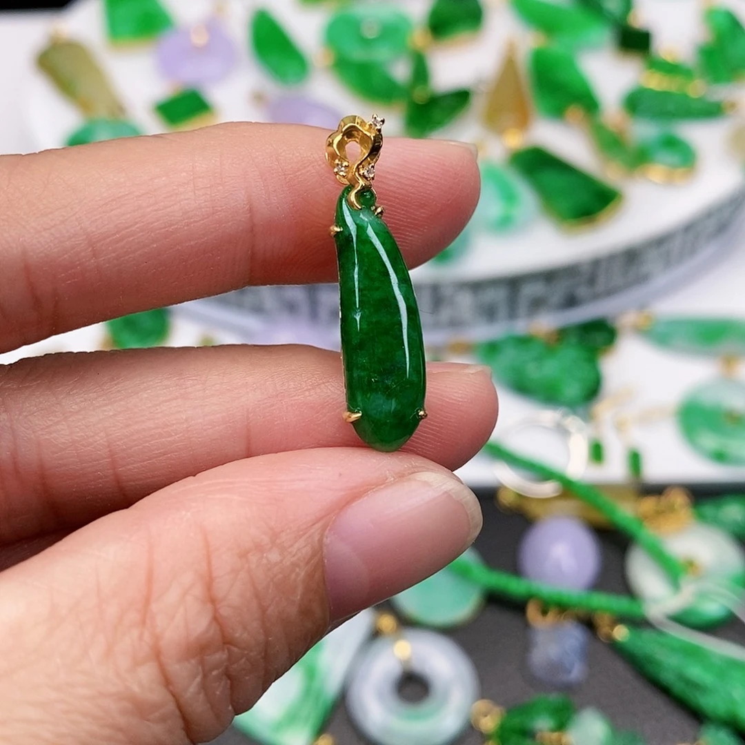 翡翠吊坠(不含链)18K金镶嵌