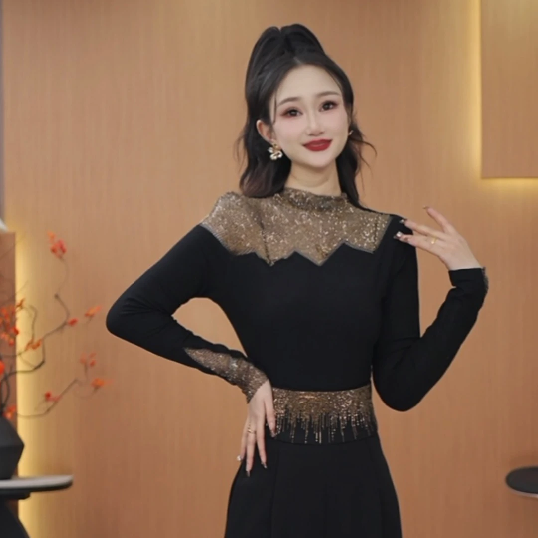 【星期衣】冬季新款半高领时尚显瘦百搭设计款波浪钻拼接长袖上衣女