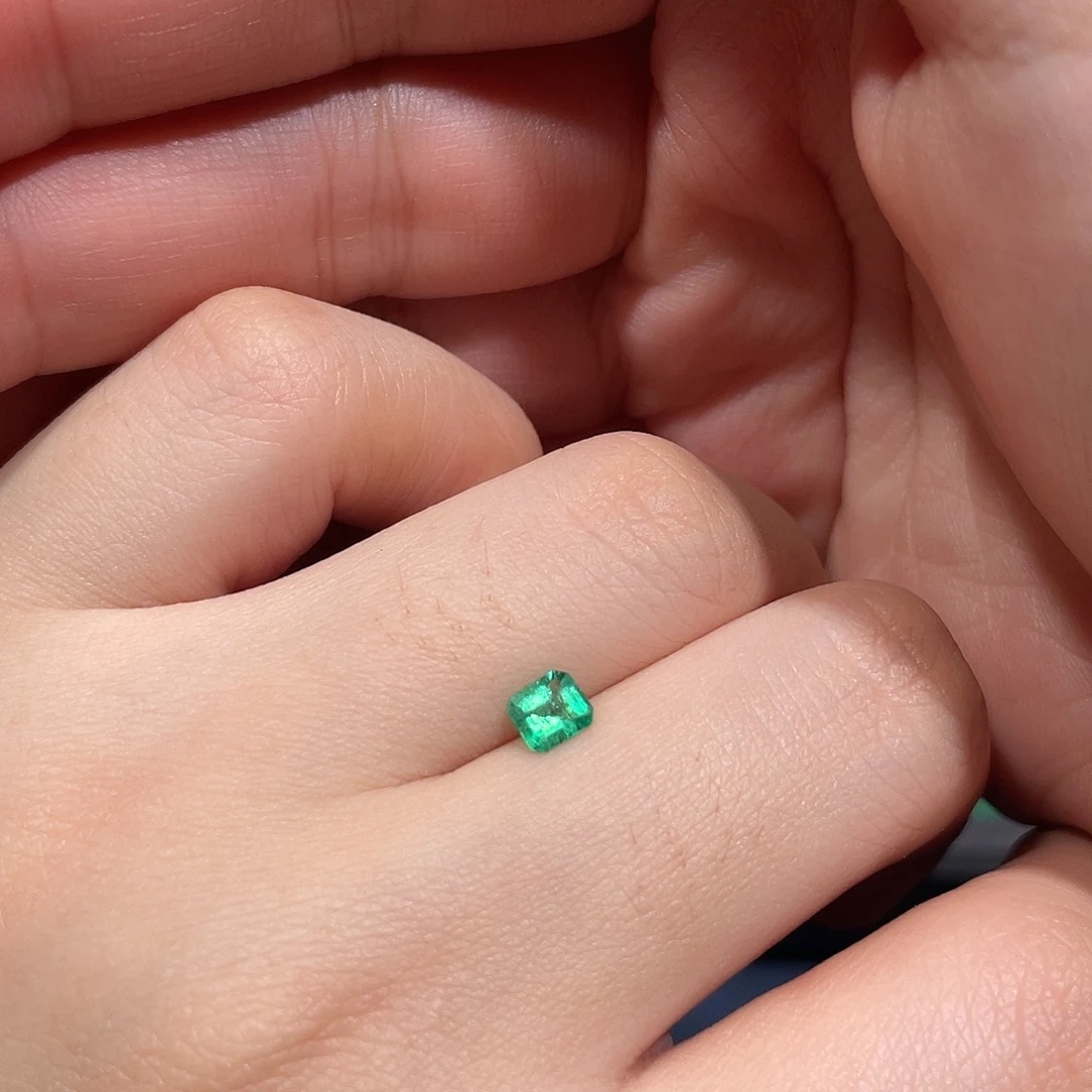 祖母绿裸石0.36ct赞比亚 特价