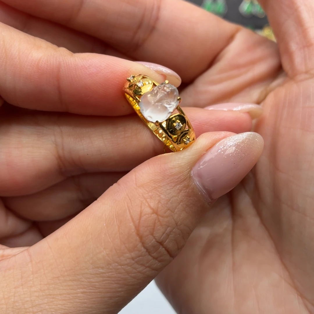 翡翠18K金镶嵌颈饰