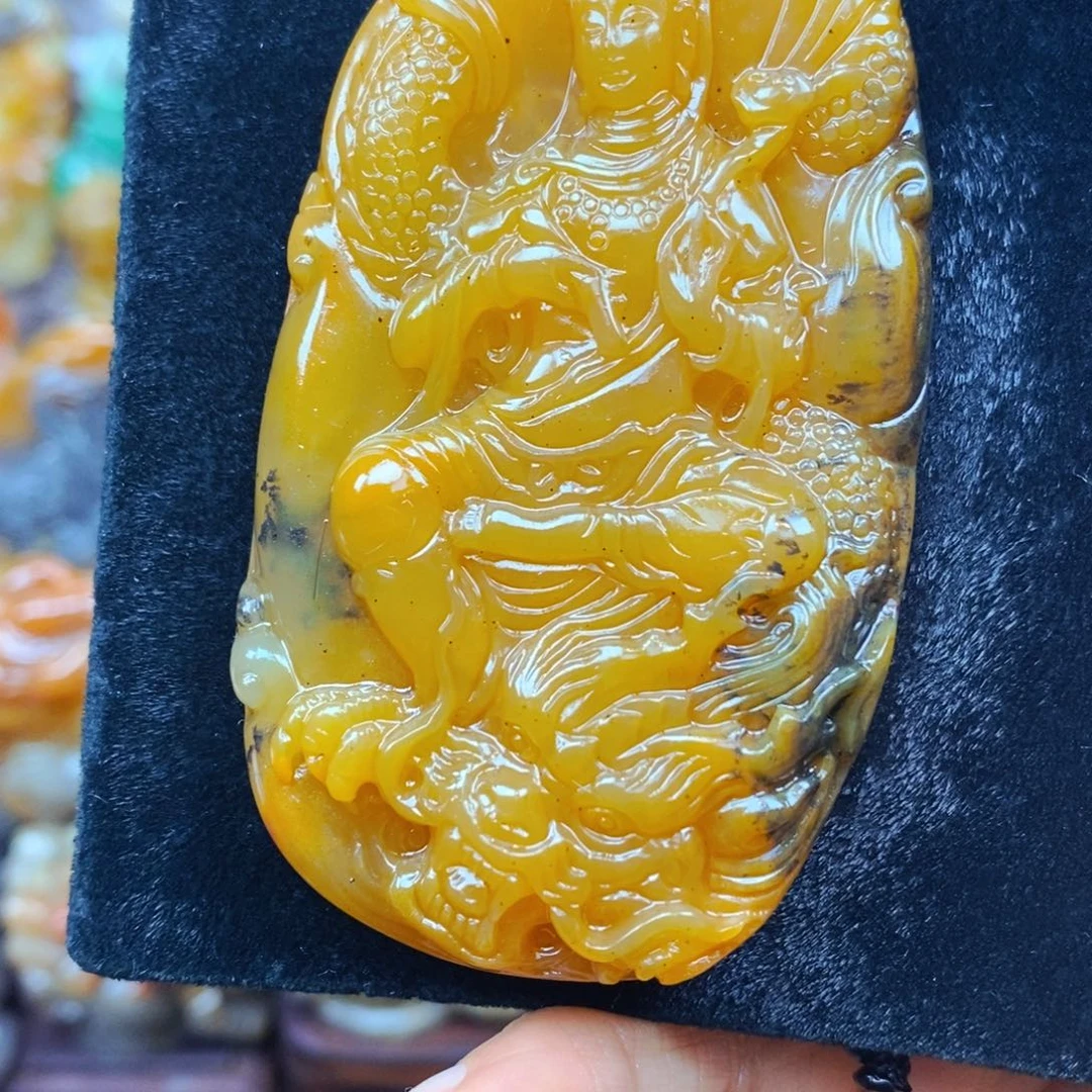 未镶嵌石英质玉（黄龙玉）颈饰