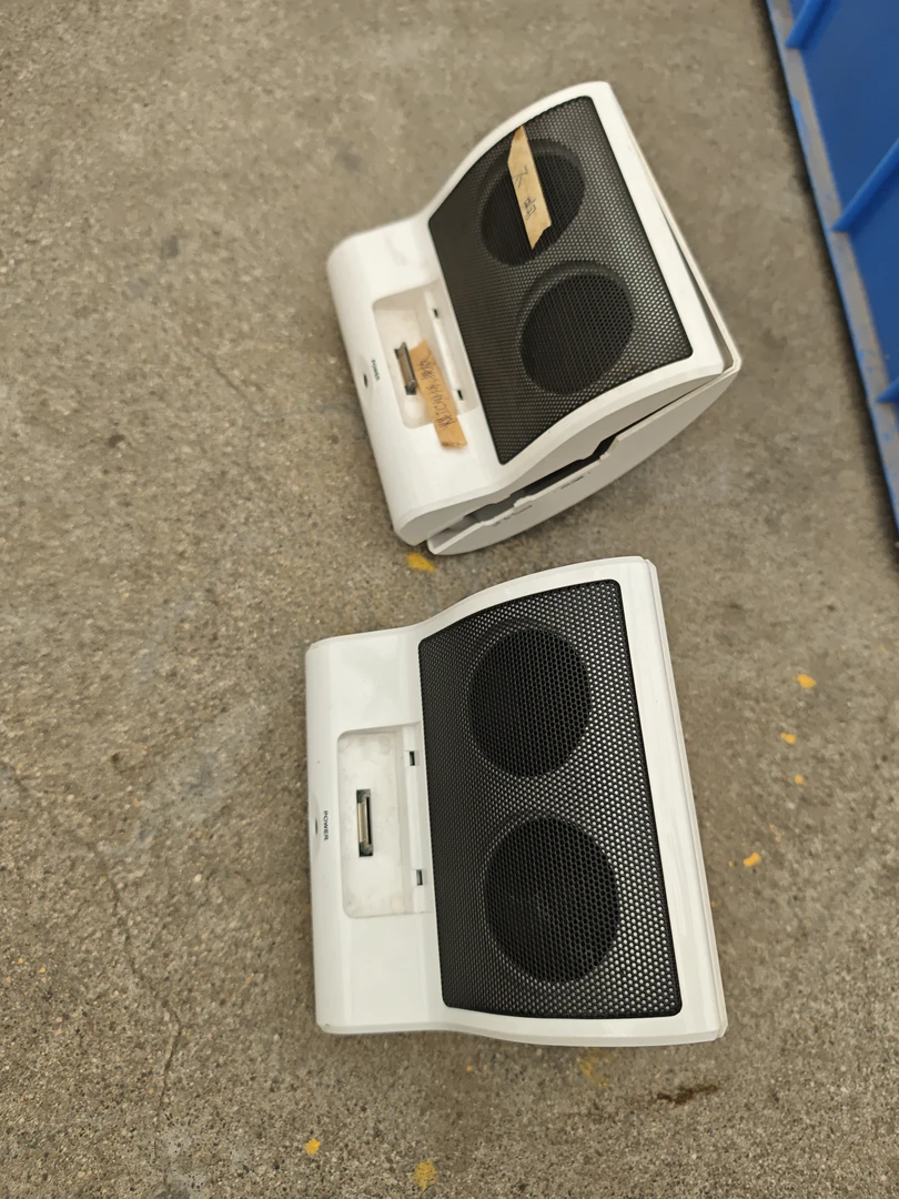 8新  坏音箱两个音箱，两个坏的。