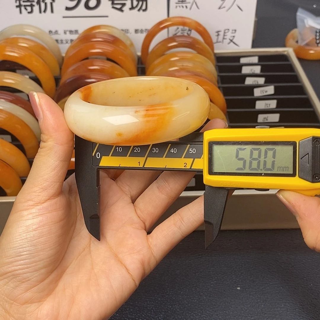 未镶嵌石英质玉（黄龙玉）手镯148号茄子山金沙老油红如血黄龙