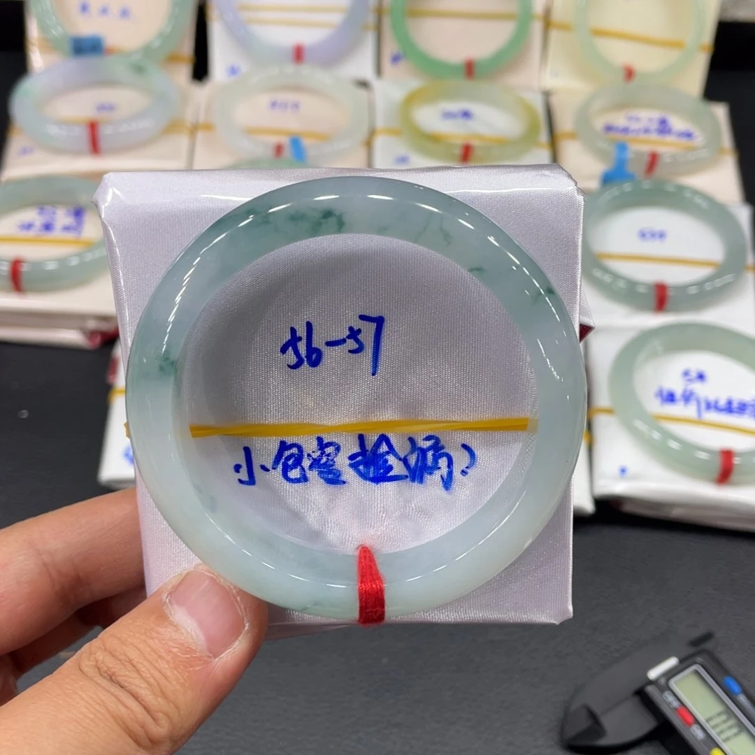 翡翠手镯未镶嵌天然翡翠