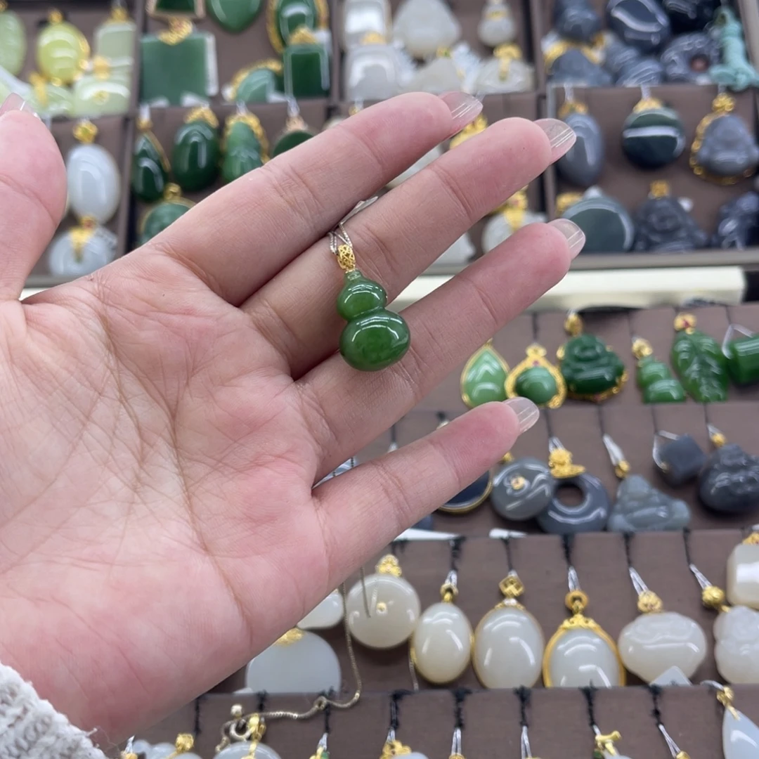 和田玉18K金镶嵌吊坠(赠链)