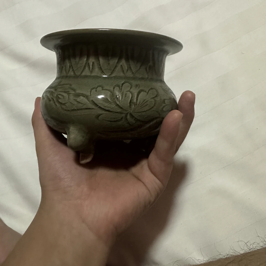 青瓷釉瓷器中的香炉