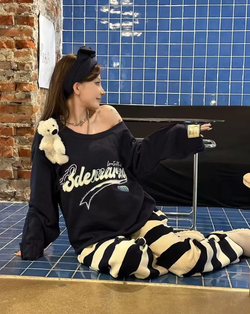 「HMM」上衣女字母发泡印花美式斜肩卫衣松弛感露肩休闲外套