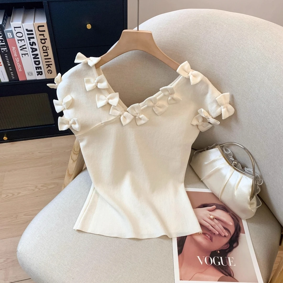 运补~白色V领蝴蝶结短袖上衣女初夏款多巴胺演唱会穿搭独特漂亮T