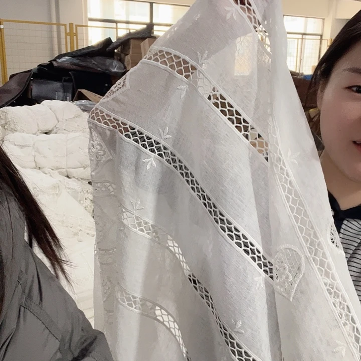 白色刺绣盖布140.100