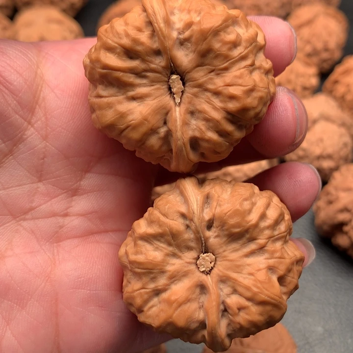 文玩核桃吊坠是****～狮子头