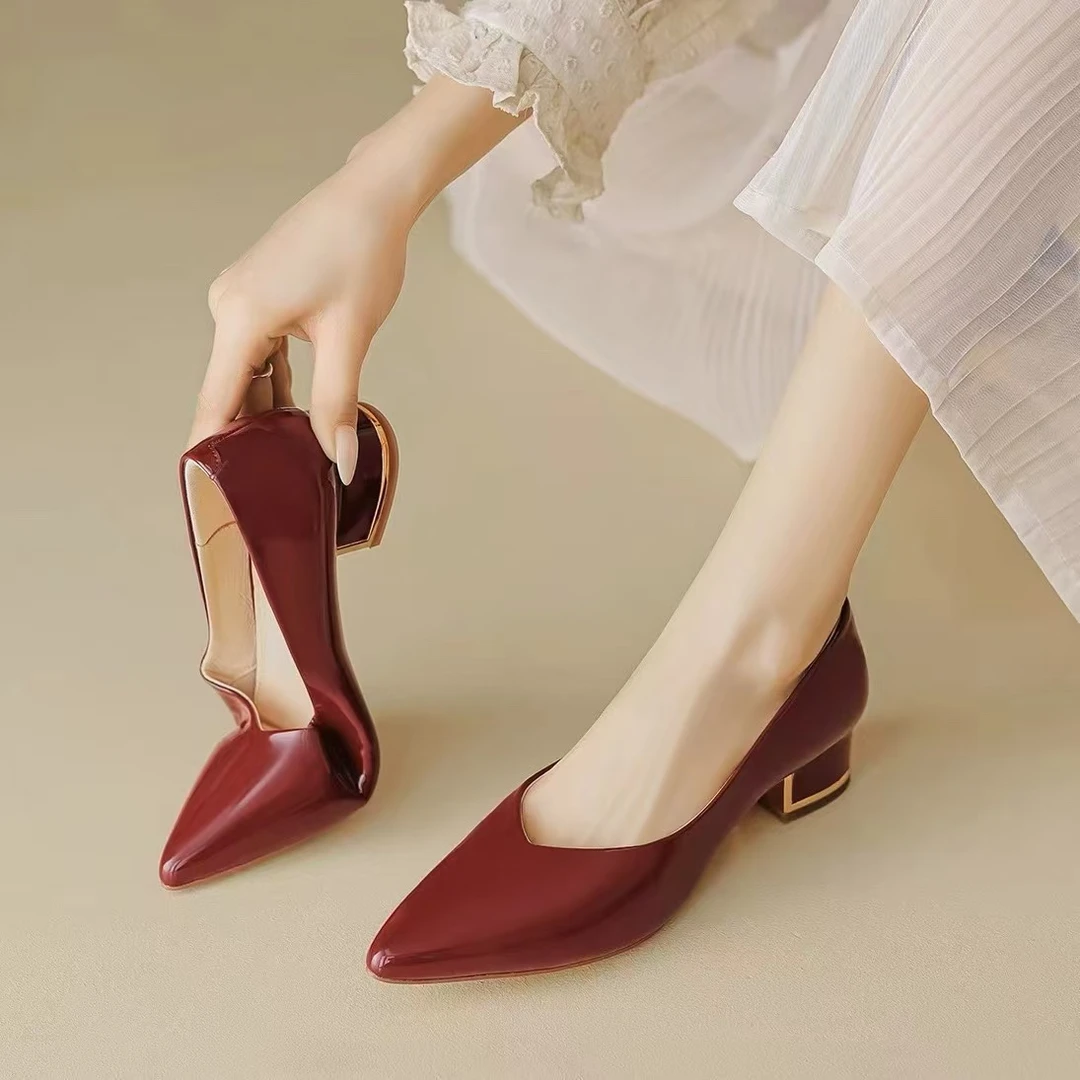 红色法式婚鞋漆皮女2025春季新款真皮浅口瓢鞋粗跟高跟鞋气质时尚