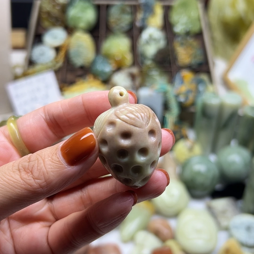 岫玉未镶嵌颈饰辽阳粉牛奶草莓