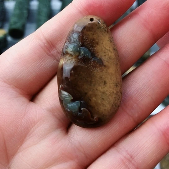 未镶嵌岫岩河磨玉（透闪石质玉）挂件