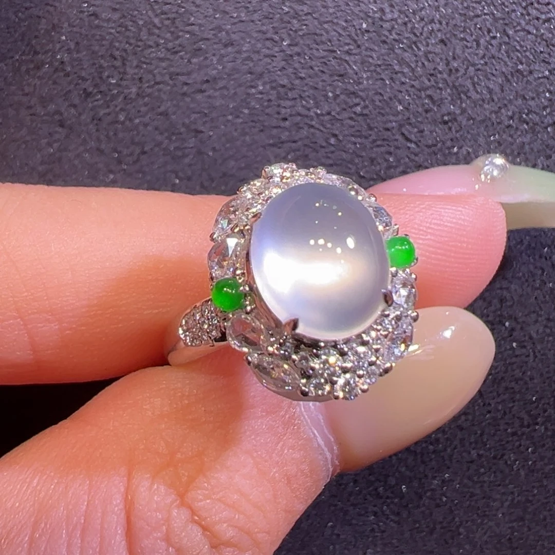 翡翠18K金镶嵌戒指蛋面