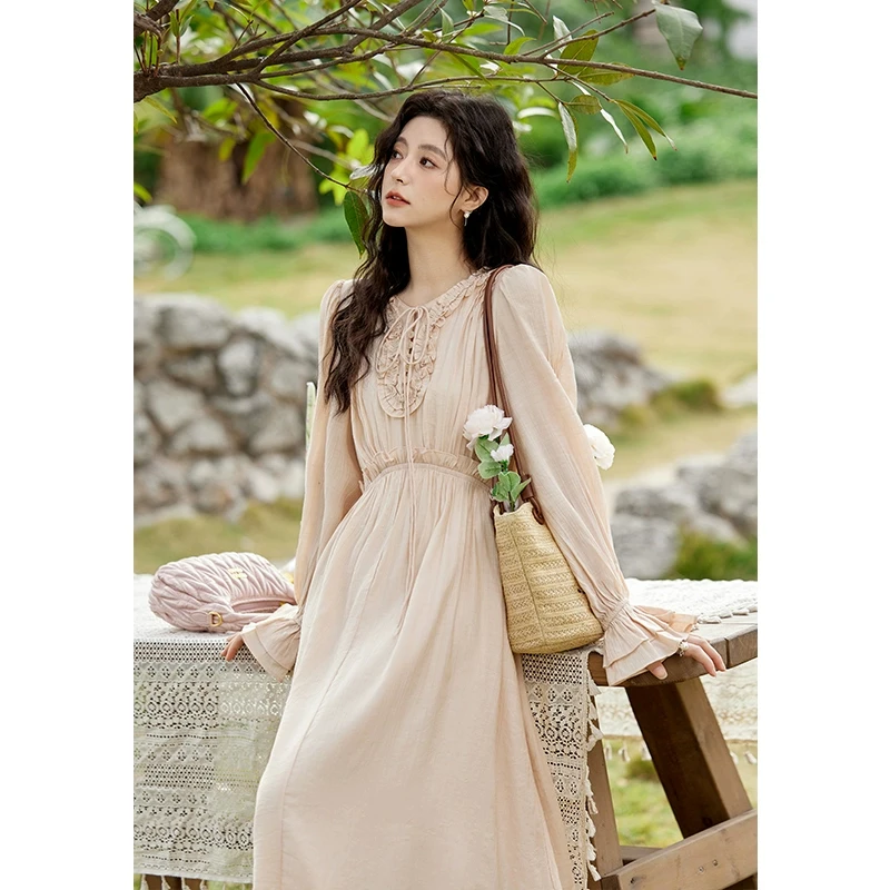 谜秀立体木耳边连衣裙喇叭袖2025早春季新款女装收腰长法式裙子