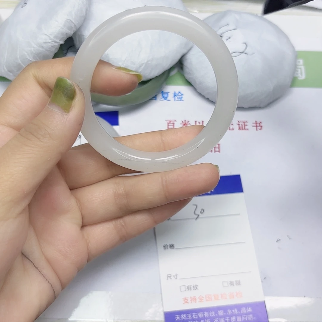 石英质玉未镶嵌手镯30/5556