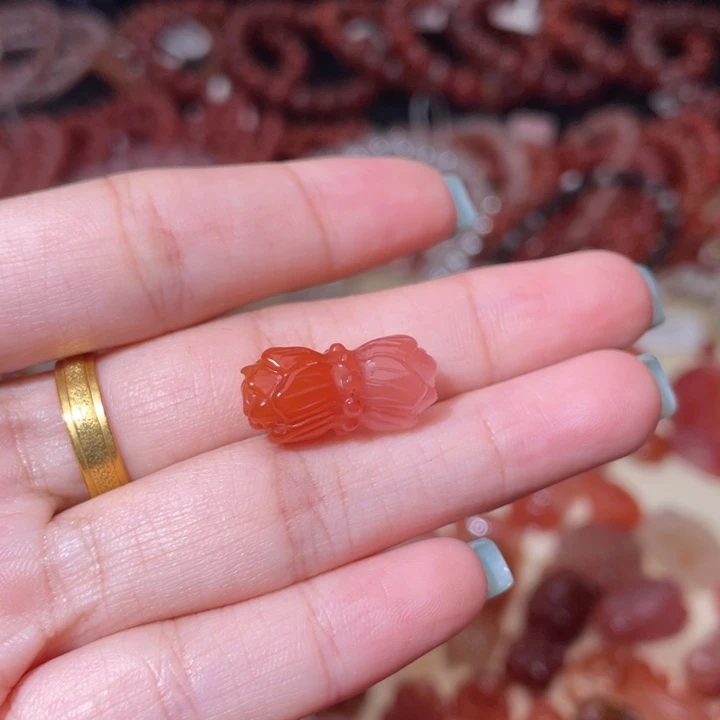 南红玛瑙并蒂莲通孔未镶嵌897
