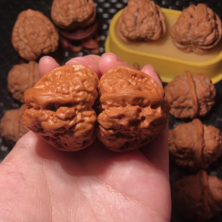 鲸***瑜把件文玩核桃三角蛙