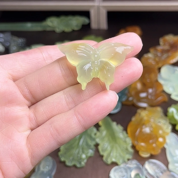 蛇纹石玉颈饰未镶嵌开****?