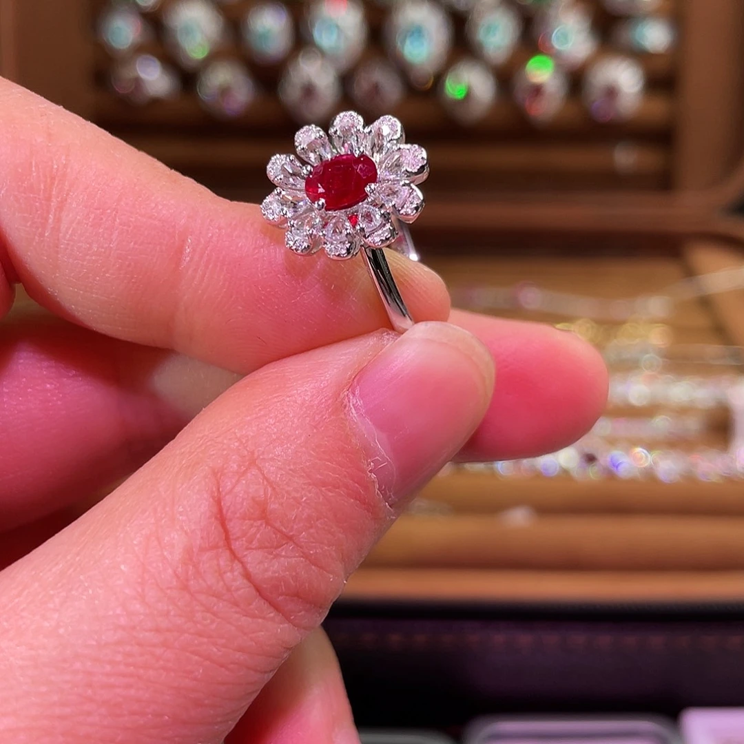 红宝石戒指18K金镶嵌