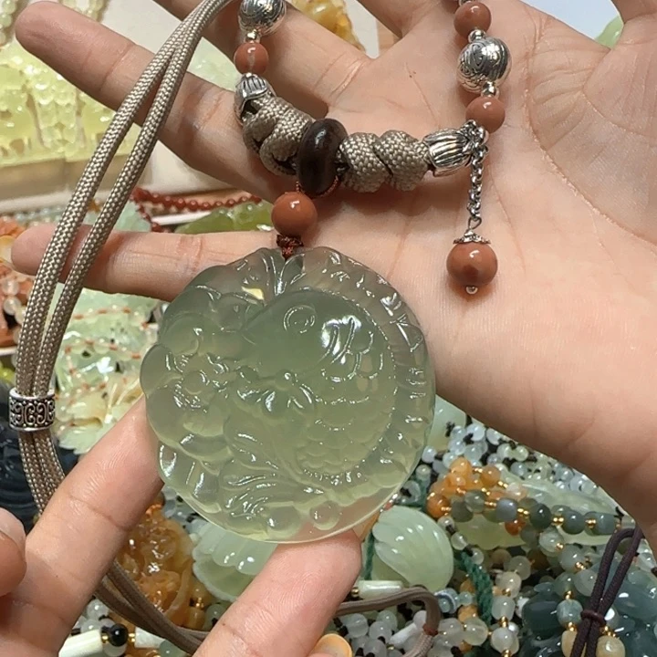 未镶嵌蛇纹石玉吊坠