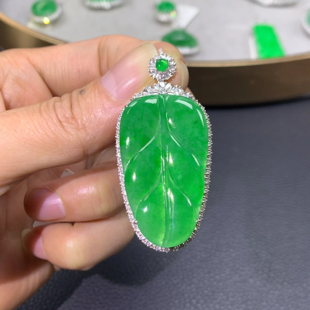 翡翠颈饰18K金镶嵌翡翠