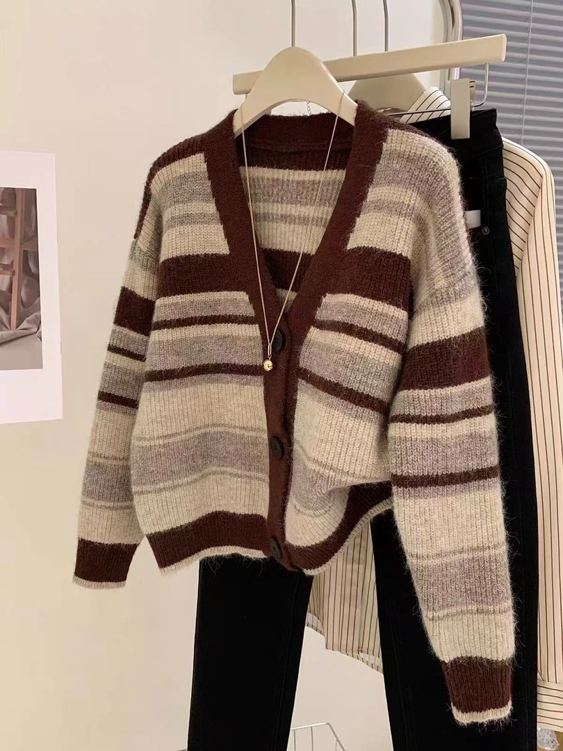 秋冬咖色条纹宽松开衫蓬松软糯毛衣V领针织衫