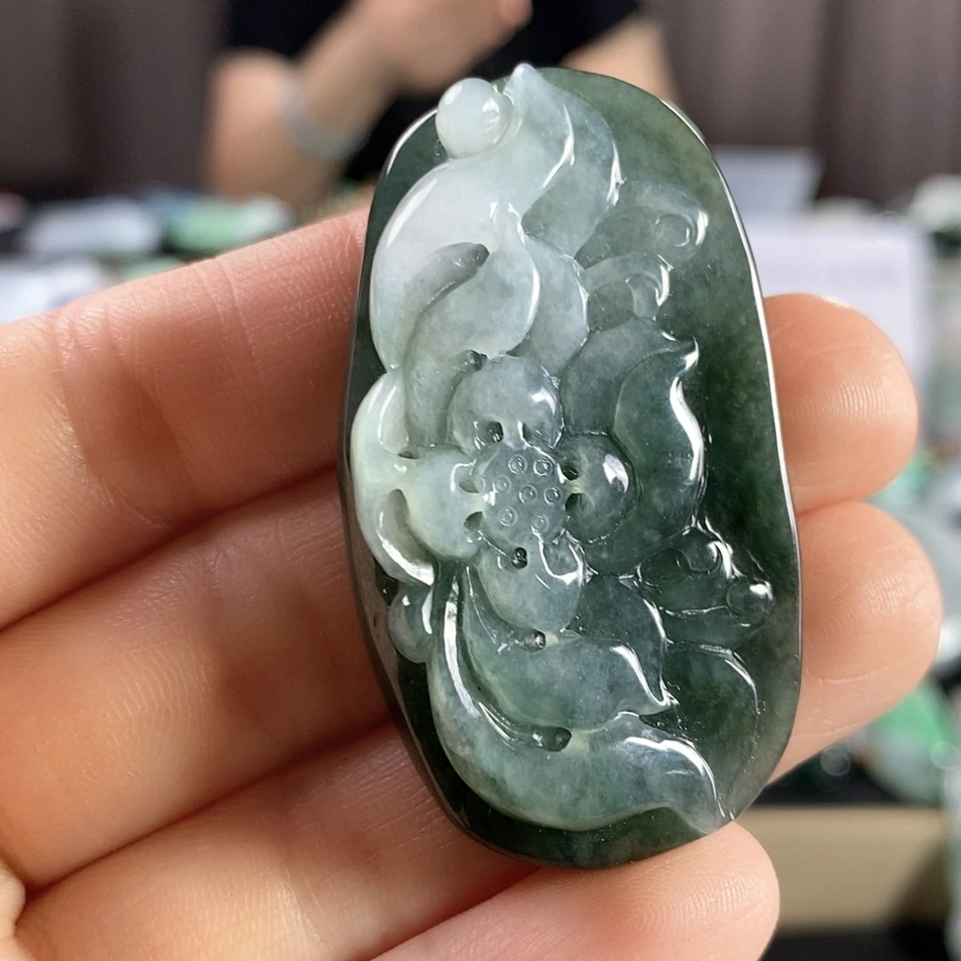 翡翠未镶嵌颈饰花牌