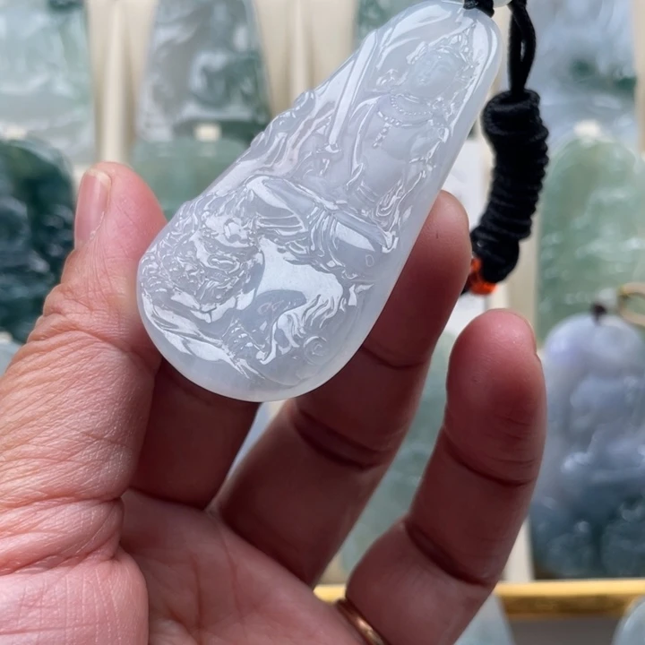 翡翠未镶嵌颈饰观音