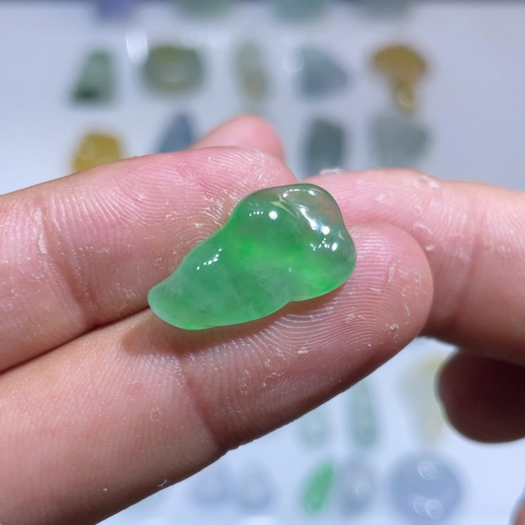 颈饰未镶嵌翡翠随形