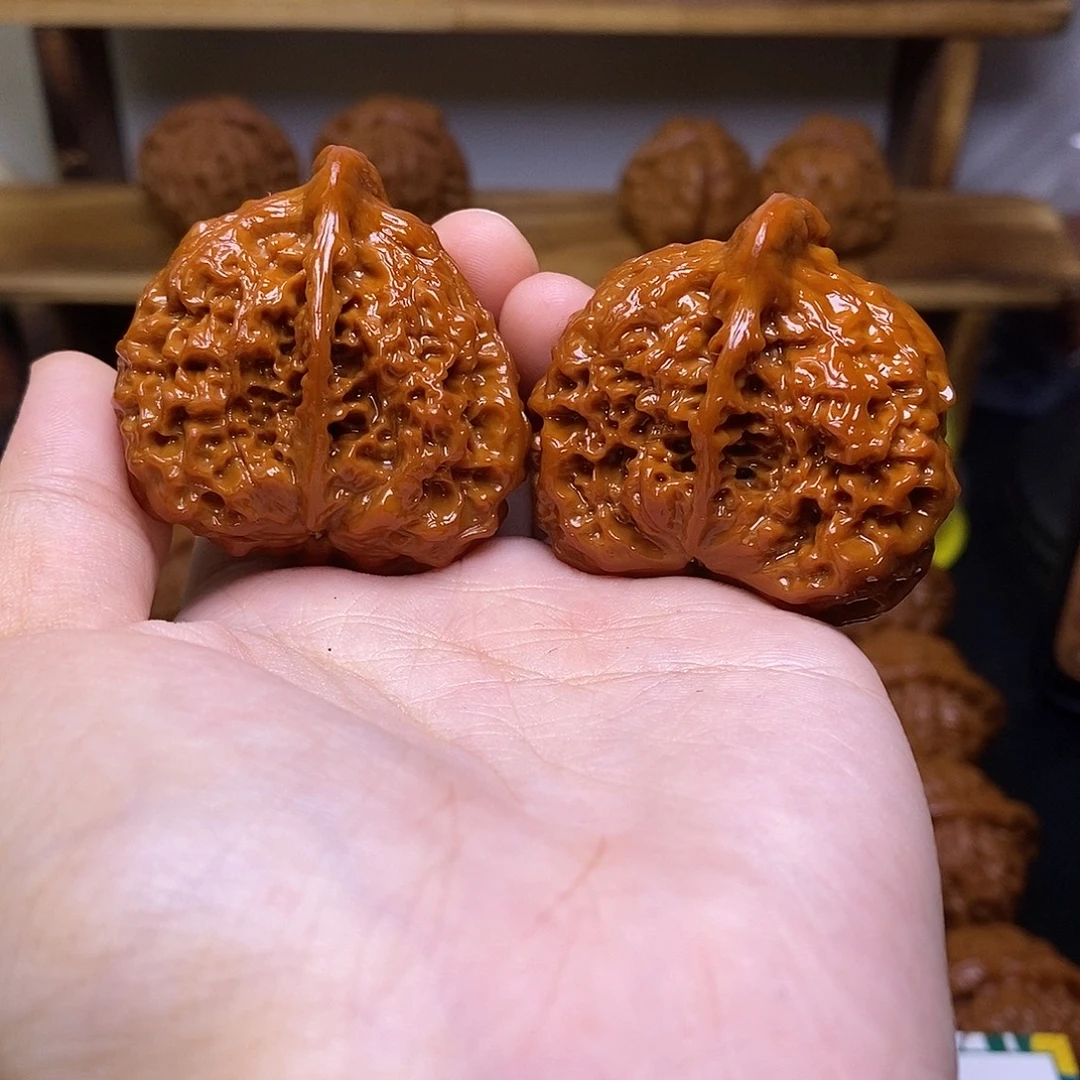 王***i文玩核桃吊坠座山雕福利