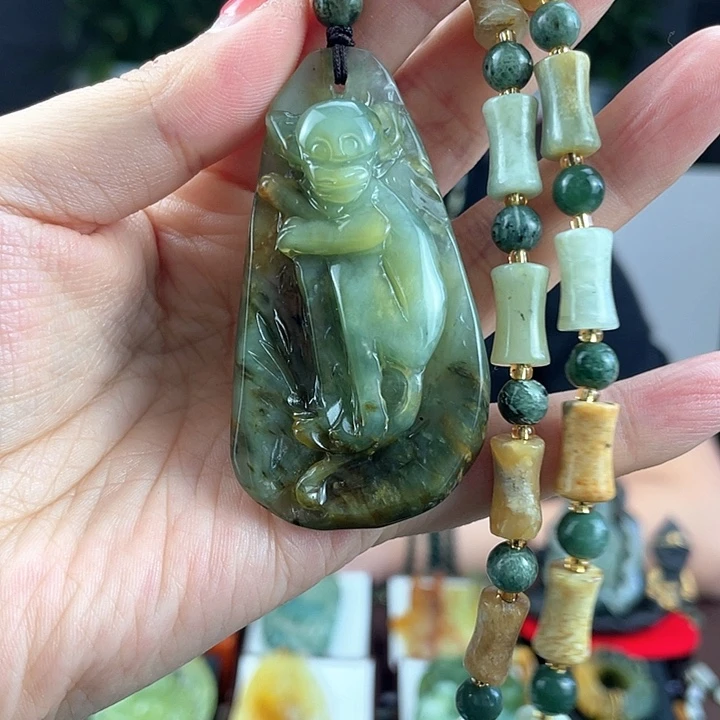蛇纹石玉未镶嵌颈饰