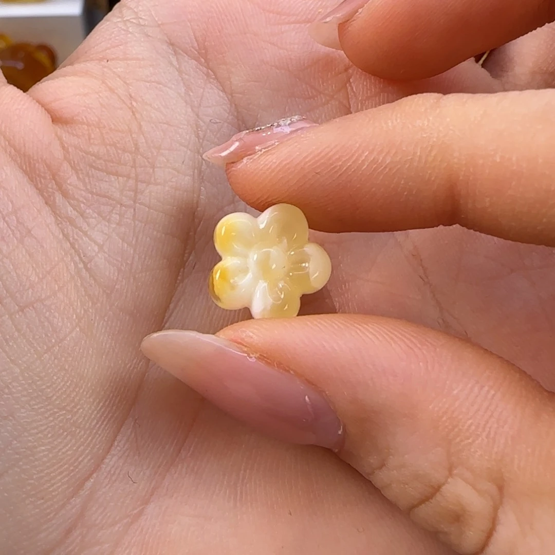 裸石琥珀未镶嵌言*琥珀