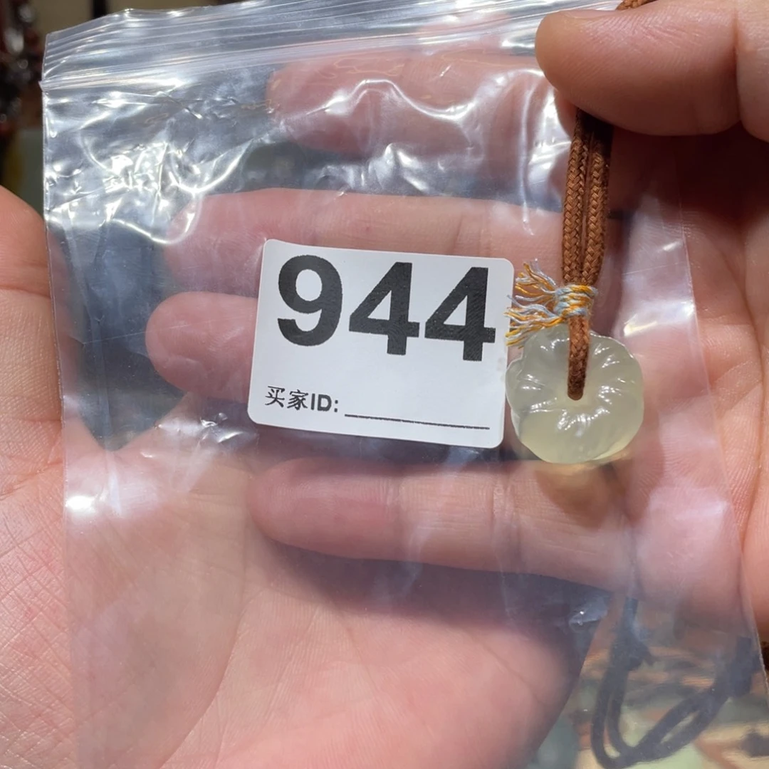 蛇纹石玉合金颈饰胖**图