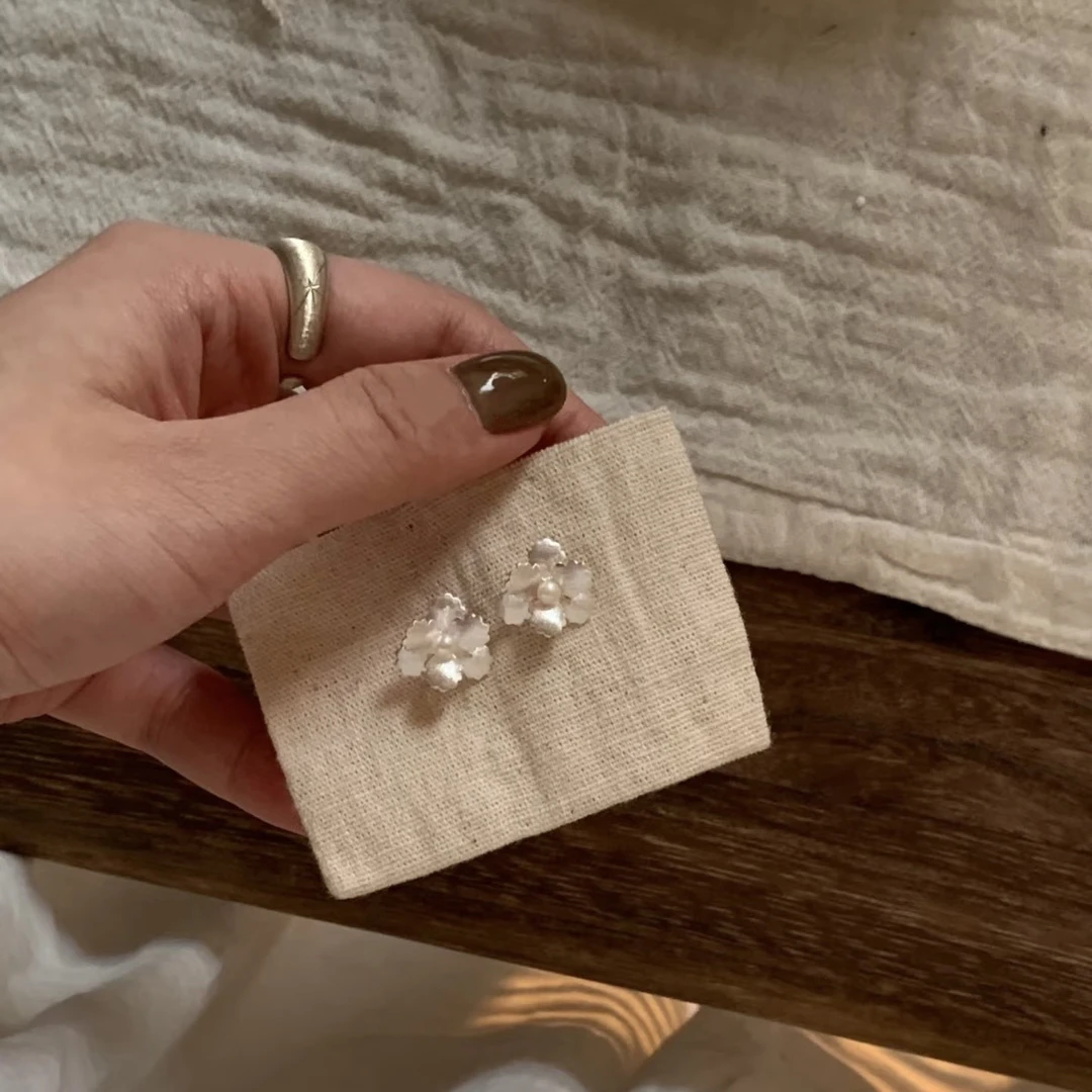 非金属仿珍珠耳饰 s925银花瓣珍珠耳钉精致韩系复古新中式耳饰
