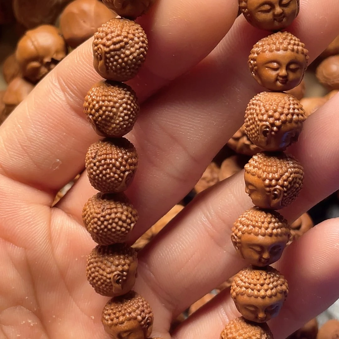 龙纹桃核雕刻佛头