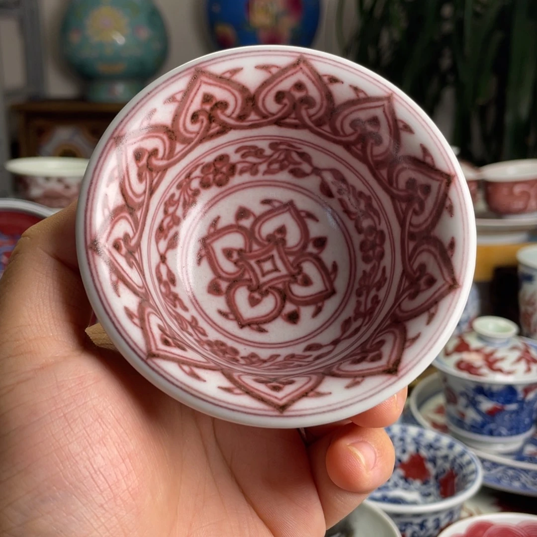 釉里红宝箱压手杯